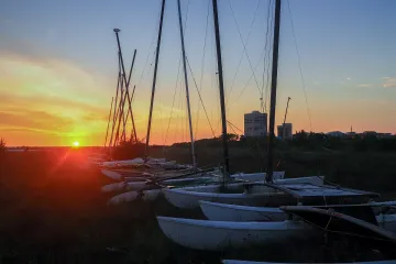 Siesta Beach: Sailboats Wait Use at Sunset