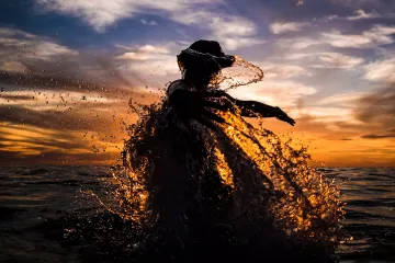 Nokomis Beach: Splashing at Sunset