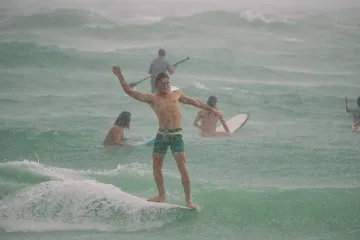 20210614-Surfing-in-the-Rain
