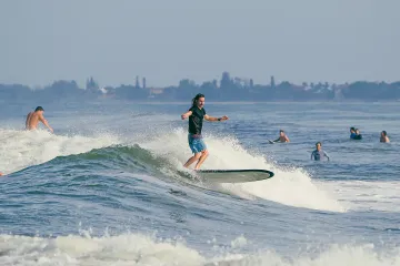 North Jetty, Ida: Surfing