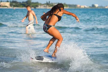 20220607-Siesta-Beach-Girl-Skim