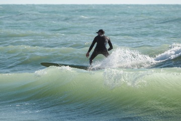 20220219 Surfing @ South Jetty