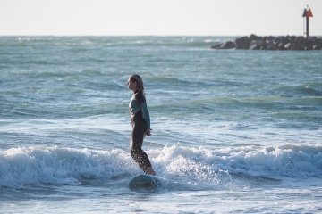 20220219 Surfing @ South Jetty