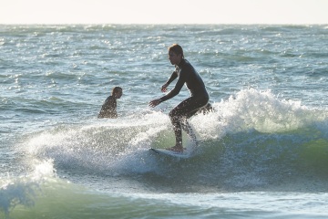 20220219 Surfing @ South Jetty
