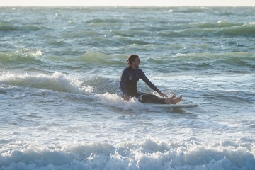 20220219 Surfing @ South Jetty