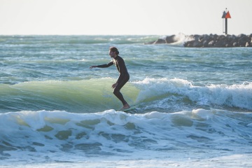 20220219 Surfing @ South Jetty