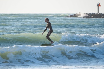 20220219 Surfing @ South Jetty