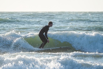 20220219 Surfing @ South Jetty