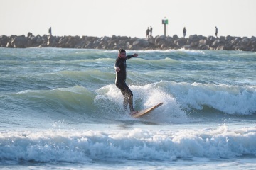 20220219 Surfing @ South Jetty