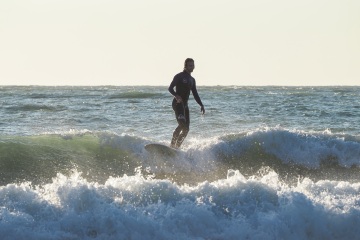 20220219 Surfing @ South Jetty