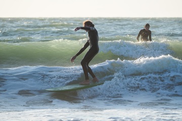 20220219 Surfing @ South Jetty