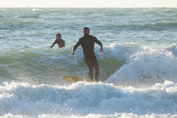 20220219 Surfing @ South Jetty