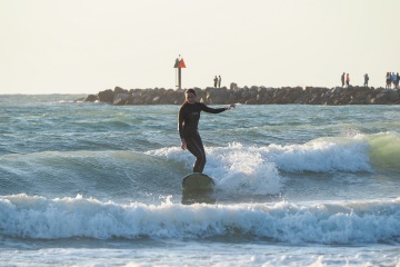 20220219 Surfing @ South Jetty