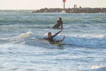 20220219 Surfing @ South Jetty
