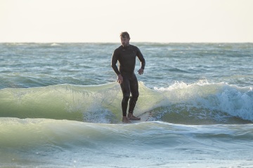 20220219 Surfing @ South Jetty