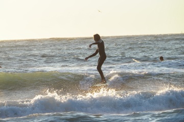 20220219 Surfing @ South Jetty