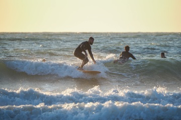 20220219 Surfing @ South Jetty