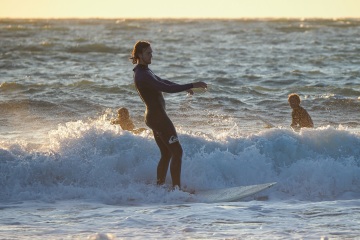 20220219 Surfing @ South Jetty