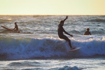 20220219 Surfing @ South Jetty