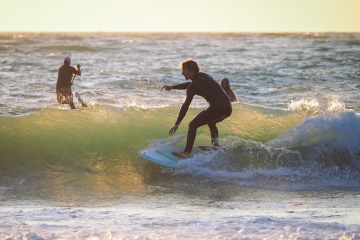 20220219 Surfing @ South Jetty