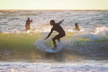20220219 Surfing @ South Jetty