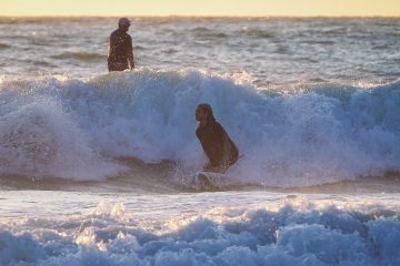 20220219 Surfing @ South Jetty
