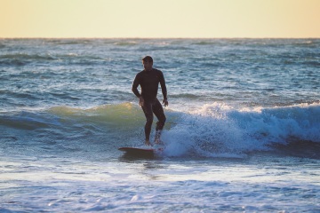 20220219 Surfing @ South Jetty