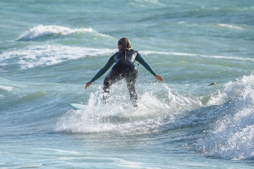 20220219 Surfing @ South Jetty