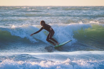 20220219 Surfing @ South Jetty