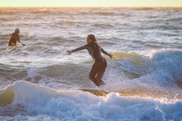 20220219 Surfing @ South Jetty