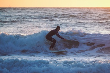 20220219 Surfing @ South Jetty