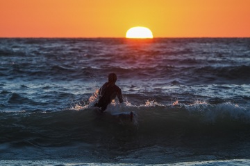 20220219 Surfing @ South Jetty