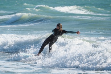 20220219 Surfing @ South Jetty