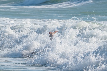 20220219 Surfing @ South Jetty