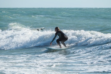20220219 Surfing @ South Jetty