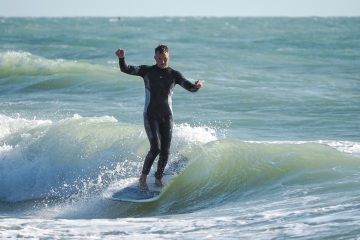 20220219 Surfing @ South Jetty