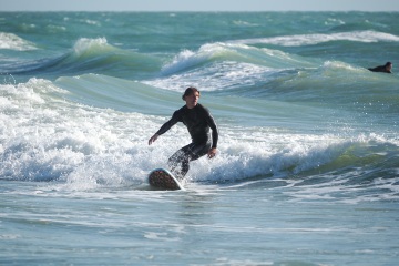 20220219 Surfing @ South Jetty