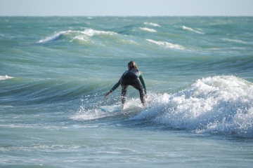 20220219 Surfing @ South Jetty