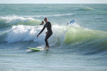 20220219 Surfing @ South Jetty
