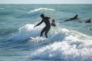 20220219 Surfing @ South Jetty