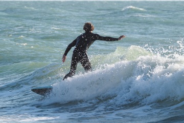 20220219 Surfing @ South Jetty