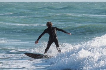 20220219 Surfing @ South Jetty