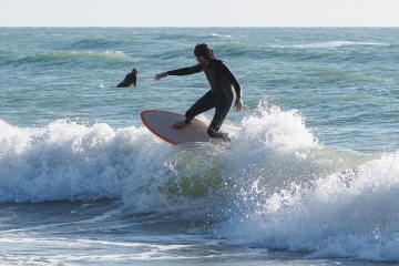 20220219 Surfing @ South Jetty