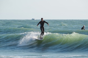 20220219 Surfing @ South Jetty