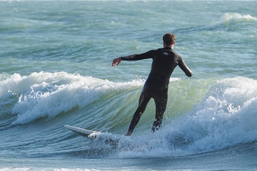 20220219 Surfing @ South Jetty
