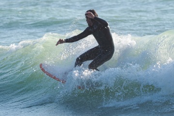 20220219 Surfing @ South Jetty