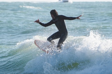 20220219 Surfing @ South Jetty