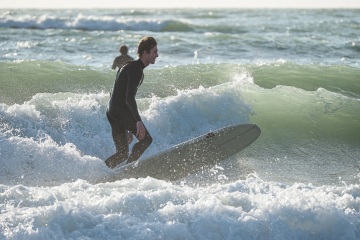 20220219 Surfing @ South Jetty