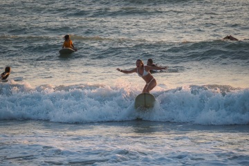 20220320 Surfing @ South Jetty