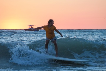 20220320 Surfing @ South Jetty